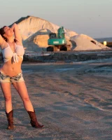 Girls Out West - 04-frontendloader_004