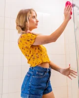 Girls Out West - 01-eliza-cumming-doing-good-0001