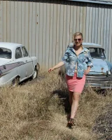 Girls Out West - 01-car001