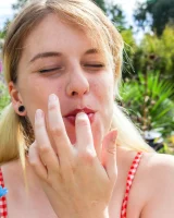 Girls Out West - 07-katie-gee-cupcake-0007