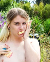 Girls Out West - 39-katie-gee-cupcake-0039