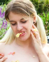 Girls Out West - 40-katie-gee-cupcake-0040