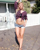 Girls Out West - 07-larissa-in-house-0007