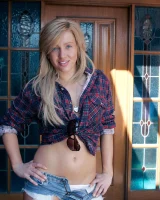 Girls Out West - 31-larissa-in-house-0031