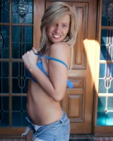 Girls Out West - 35-larissa-in-house-0035