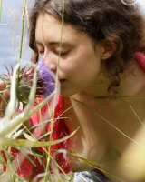 Girls Out West - 04-thistle014