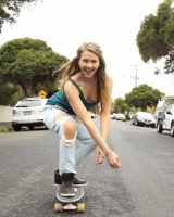 Girls Out West - 06-006