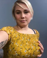 Girls Out West - 06-max-riesling-is-hot-0006