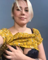 Girls Out West - 07-max-riesling-is-hot-0007