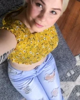 Girls Out West - 13-max-riesling-is-hot-0013