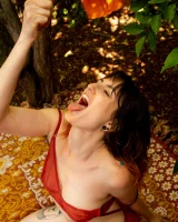 Girls Out West - 27-peach-lady-garden-0027