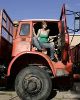 Girls Out West - 01-peppe_monster_truck001