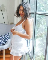 Girls Out West - 07-rubi_valentine_window_light-07