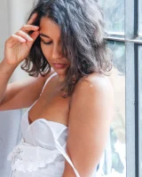 Girls Out West - 08-rubi_valentine_window_light-08